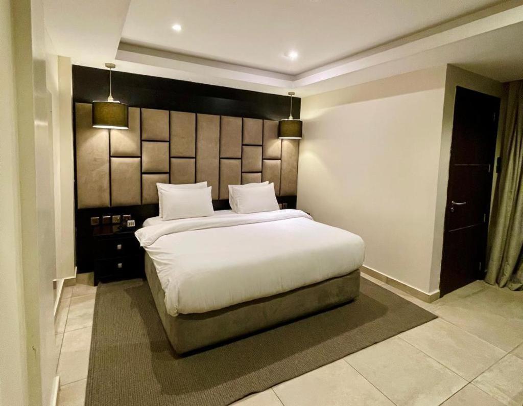 Joshesther Olive Hotel Ikeja Eksteriør billede