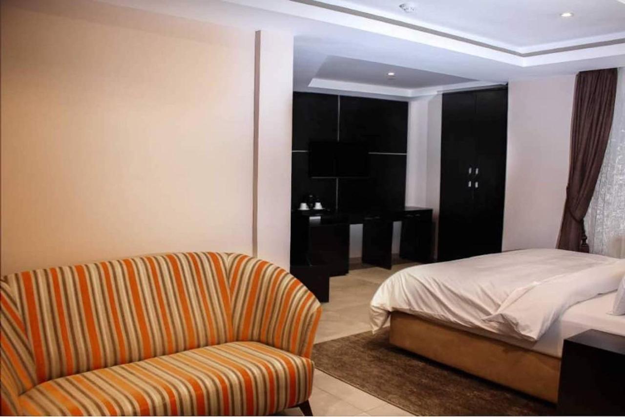 Joshesther Olive Hotel Ikeja Eksteriør billede