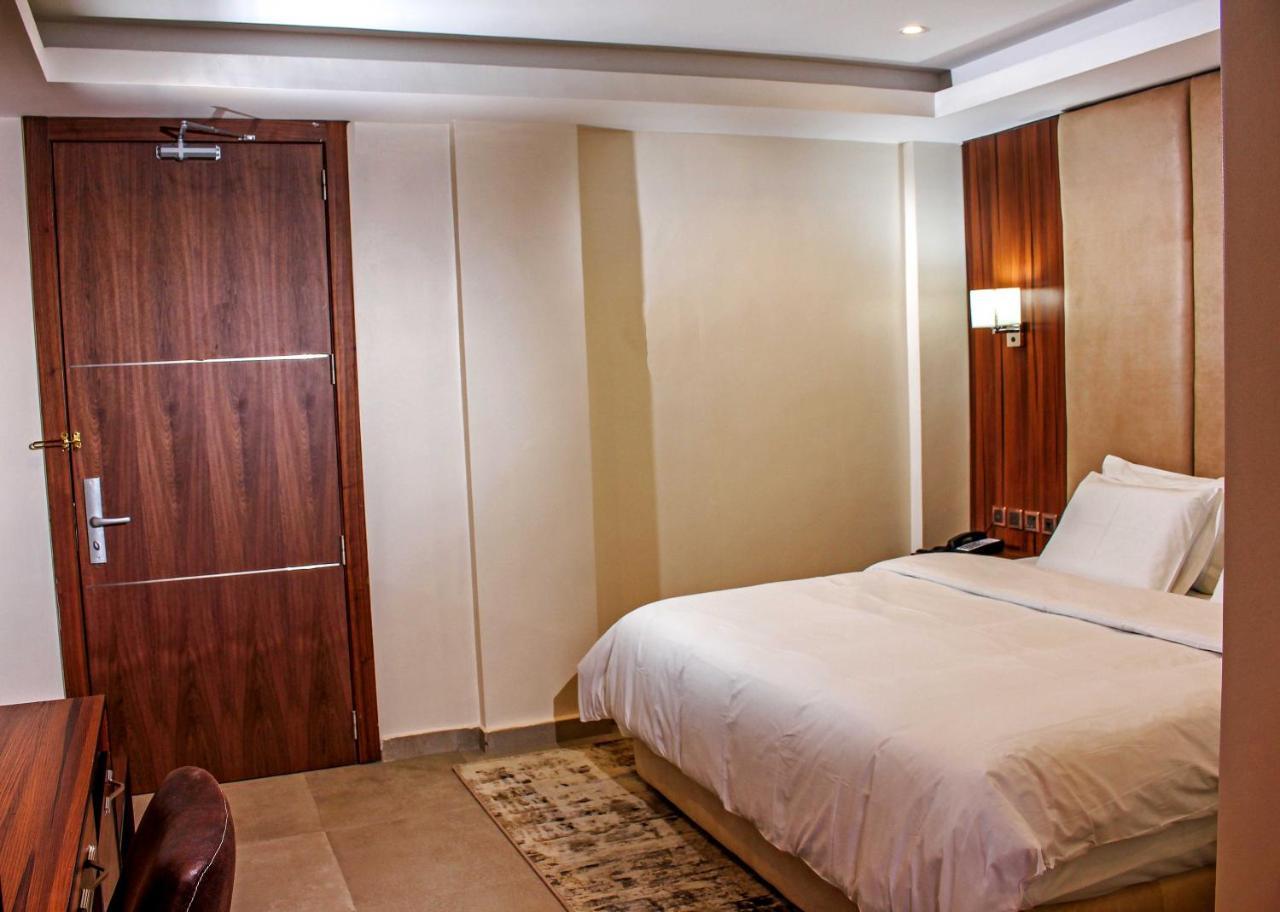 Joshesther Olive Hotel Ikeja Eksteriør billede