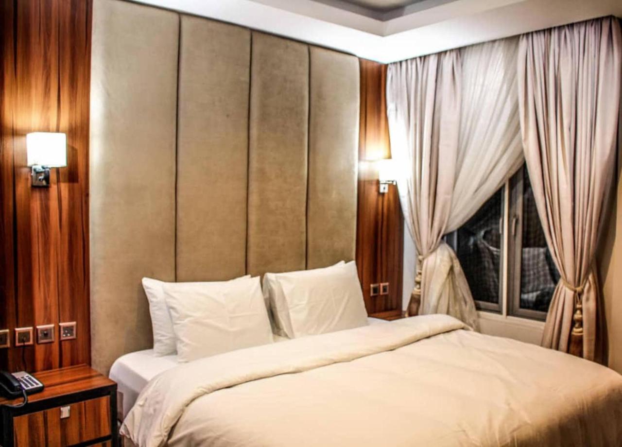 Joshesther Olive Hotel Ikeja Eksteriør billede